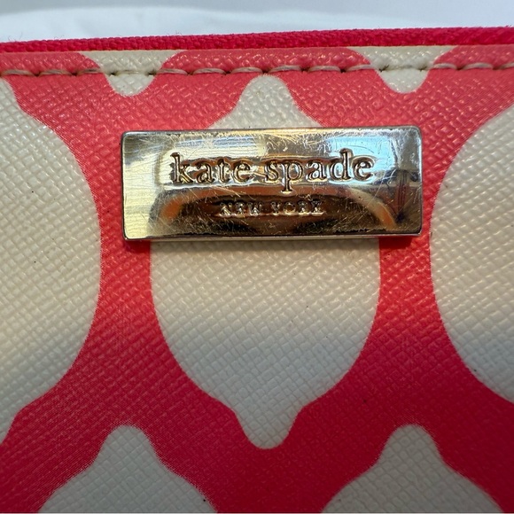 Kate Spade New York Zip Wallet – Hot Pink & White Pattern - Picture 2 of 8